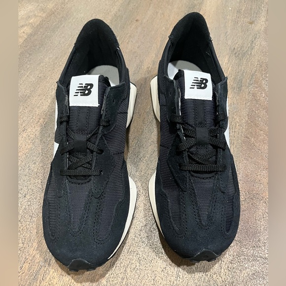 New Balance Black and White Athletic Shoes - Picture 3 of 6